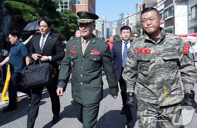 채 해병 순직사건 수사 이첩 관련 항명 및 상관명예훼손 혐의로 기소된 박정훈 전 해병대 수사단장(대령)이 3일 오전 서울 용산구 중앙지역군사법원에서 열린 7차 공판에 출석하고 있다. 2024.9.2/뉴스1 ⓒ News1 박정호 기자