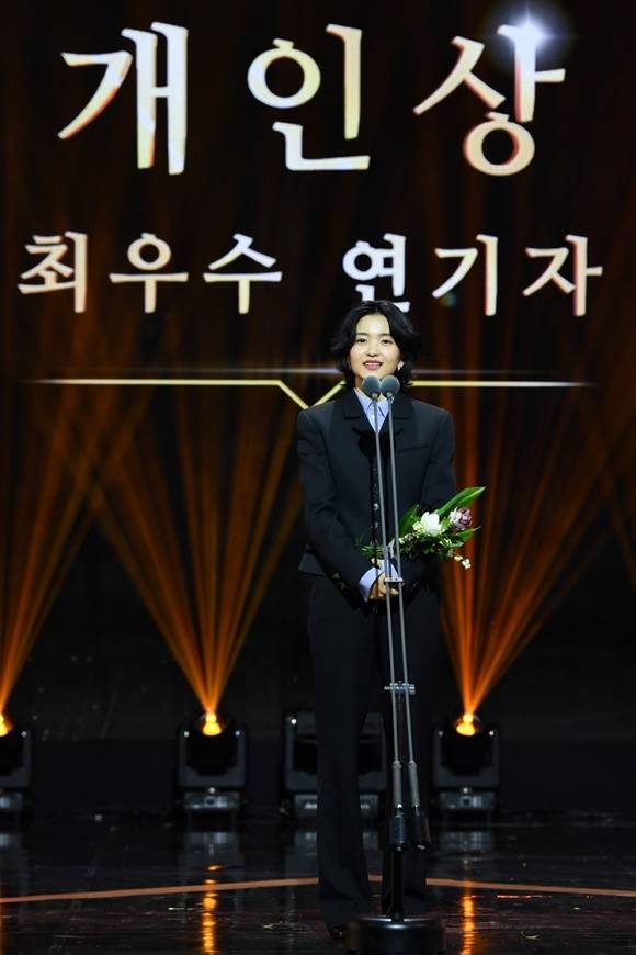배우 김태리가 SBS 드라마 '악귀'로 한국방송대상에서 개인상 최우수연기상을 받았다. /SBS