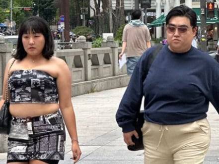 방시혁 의장과 BJ과즙세연을 패러디한 코미디언 이수지(왼쪽)와 김규원. /snl