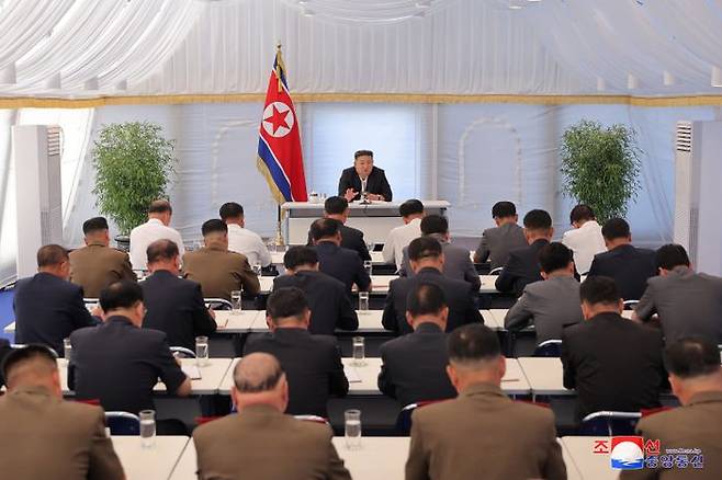 김정은 북한 국무위원장이 지난달 31일 지방발전사업협의회를 소집하고 지도했다고 조선중앙통신이 2일 보도했다. ⓒ연합뉴스