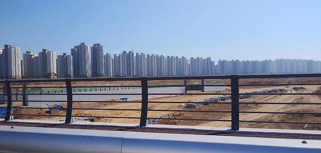 9a7cc46d3f559ef93fa2af6a021835da.jpg 파주에 실존한다는 진격거 벽 ㄷㄷㄷ.jpg