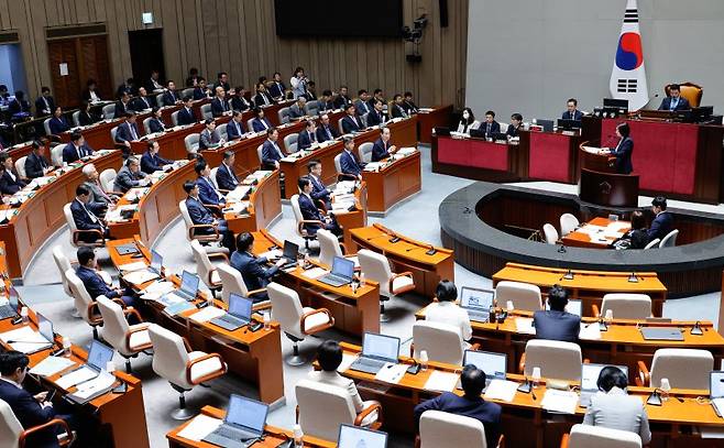 한덕수 국무총리가 2일 오전 서울 여의도 국회에서 열린 제418회국회(정기회) 제1차 예산결산특별위원회 전체회의에서 황정아 더불어민주당 의원 질의에 답하고 있다. 뉴스1