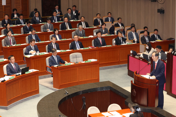 한덕수 국무총리가 2일 오전 국회에서 2023 회계연도 결산심사를 위해 열린 예산결산특별위원회 전체회의에서 인사말을 하고 있다. 연합뉴스