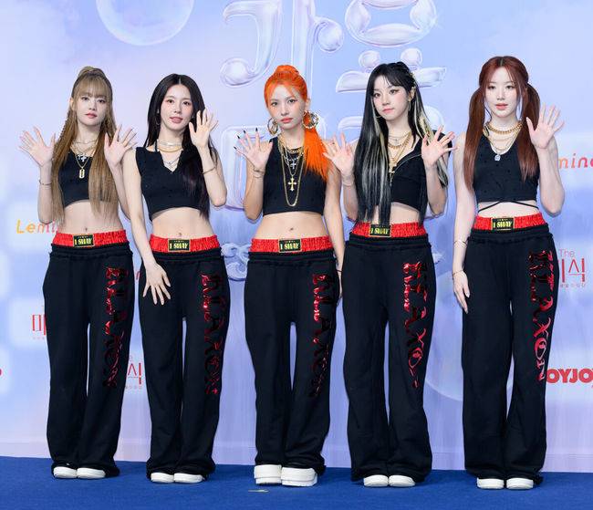 [OSEN=이대선 기자] 21일 오후 인천 영종도 인스파이어 아레나에서 ‘2024 SBS 가요대전 서머(2024 SBS 가요대전 Summer)’ 블루카펫 행사가 열렸다.‘2024 SBS 가요대전 Summer’는 잔나비를 비롯해 NCT 127, 온앤오프, Stray Kids, (여자)아이들, 투모로우바이투게더, 이영지, CRAVITY, WOOAH, STAYC, 엔하이픈, NMIXX, IVE, 르세라핌, 뉴진스, xikers, KISS OF LIFE, ZEROBASEONE, NCT WISH, 아일릿까지 총 20팀의 아티스트가 출연한다.그룹 (여자)아이들이 블루카펫을 밟고 있다. 2024.07.21 /sunday@osen.co.kr