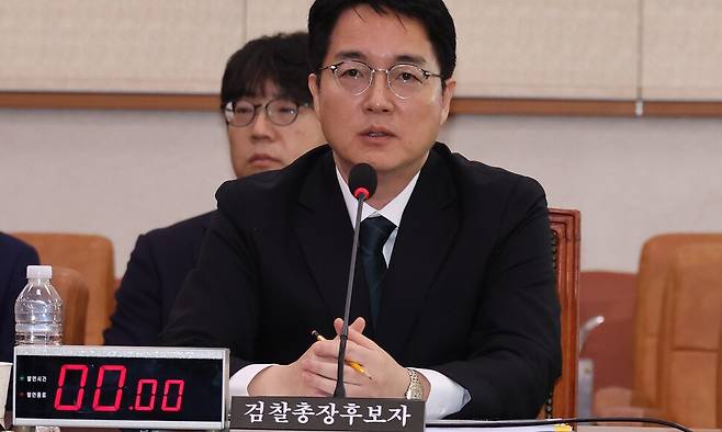 심우정 검찰총장 후보자가 3일 오전 국회 법제사법위원회에서 열린 인사청문회에 출석해 위원들의 질의에 답하고 있다. 신소영 기자 viator@hani.co.kr