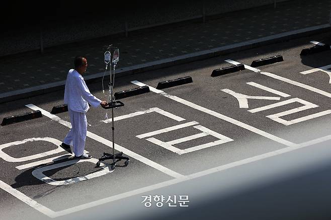 정부가 추석 연휴를 앞두고 ‘응급실 대란’을 막기 위해 군의관 등을 배치해 인력 보강을 하겠다고 밝힌 3일 서울 양천구 이대목동병원에 마련된 응급실 전용 주차장이 한산한 모습을 보이고 있다. 조태형 기자