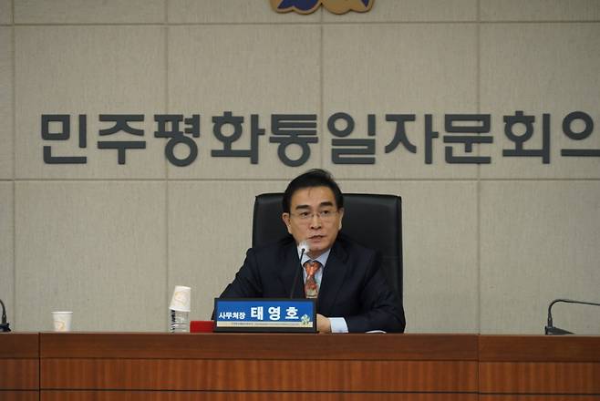 Tae Yong-ho, secretary-general of the Peaceful Unification Advisory Council, speaks during a press briefing on Wednesday at council's headquarters in Seoul. (Ministry of Unification)