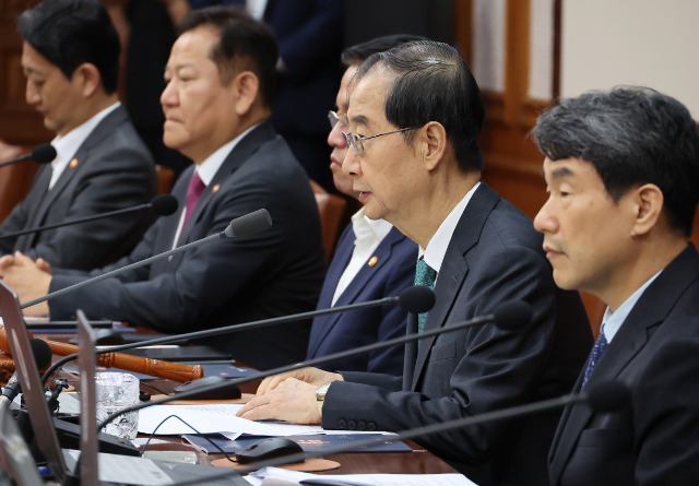 한덕수 국무총리가 3일 서울 종로구 정부서울청사에서 열린 국무회의에서 발언하고 있다. 연합뉴스