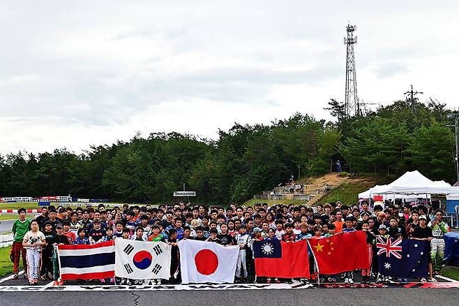 태풍 산산의 영향 속에서도 다섯 개 클래스 176명의 선수가 참가했다. 김학수 기자