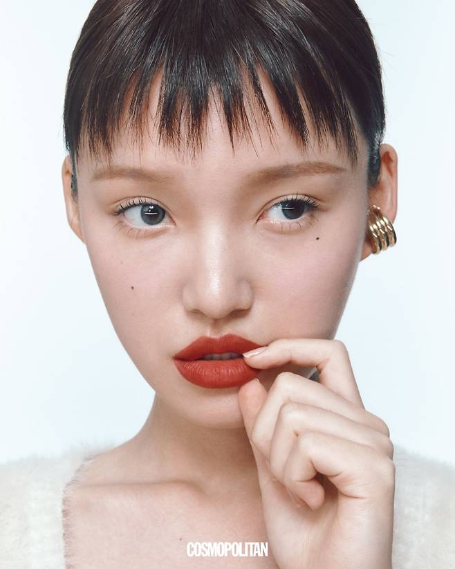 카디건 가격미정 Jacquemus. 이어 커프 28만5천원 Portrait Report.