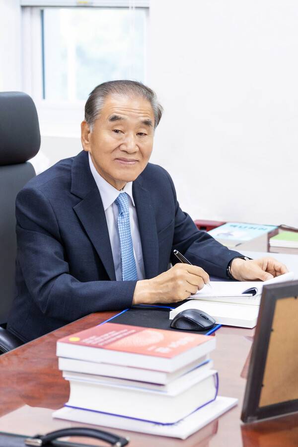 민주화운동기념사업회 이재오 이사장. 민주화운동기념사업회 제공