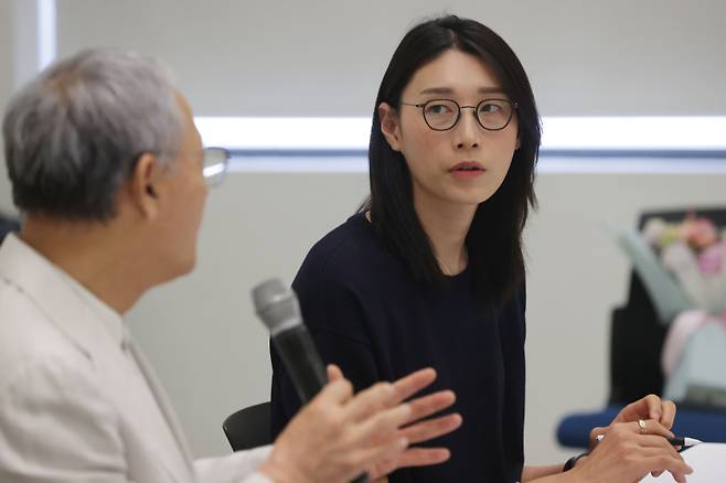 <yonhap photo-2199="">(서울=연합뉴스) 강민지 기자 = 전 여자배구 국가대표 김연경 선수가 20일 오전 서울 종로구 국립현대미술관 서울관에서 열린 '대한배구협회 여자배구 국가대표 은퇴선수 간담회'에 참석하고 있다. 2024.6.20 mjkang@yna.co.kr/2024-06-20 10:53:04/ <저작권자 ⓒ 1980-2024 ㈜연합뉴스. 무단 전재 재배포 금지, AI 학습 및 활용 금지></yonhap>