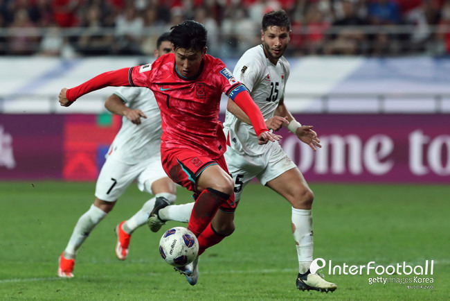 [사진=게티이미지] 홍명보 감독이 이끄는 대한민국 축구 국가대표팀(FIFA 랭킹 23위)은 5일 오후 8시 서울월드컵경기장에서 열린 2026 국제축구연맹(FIFA) 북중미 월드컵(미국-캐나다-멕시코) 아시아 지역 3차 예선 1차전에서 팔레스타인(FIFA 랭킹 96위)과 0-0으로 비겼다. 이날 경기장엔 59,576명이 찾았다.