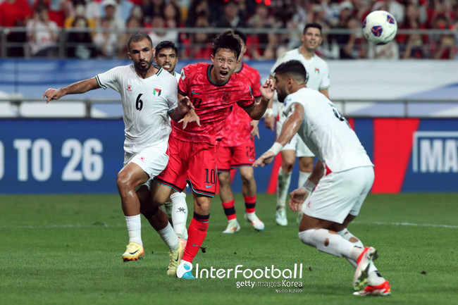 [사진=게티이미지] 홍명보 감독이 이끄는 대한민국 축구 국가대표팀(FIFA 랭킹 23위)은 5일 오후 8시 서울월드컵경기장에서 열린 2026 국제축구연맹(FIFA) 북중미 월드컵(미국-캐나다-멕시코) 아시아 지역 3차 예선 1차전에서 팔레스타인(FIFA 랭킹 96위)과 0-0으로 비겼다. 이날 경기장엔 59,576명이 찾았다.