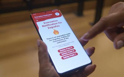 The system sends evacuation routes to residents' phones via an app (PRNewsfoto/Huawei)
