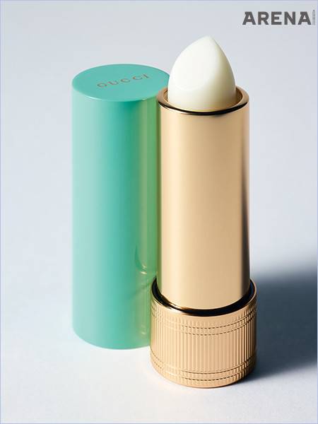 튀르쿠아즈 컬러 튜브와 골드 톤의 총알 모양 케이스가 오묘한 조합을 이룬다. 달라붙지 않고 부드럽게 발리는 봄 아 레브르 조슬린 끌레르 3.5g 6만3000원 구찌 뷰티 제품.