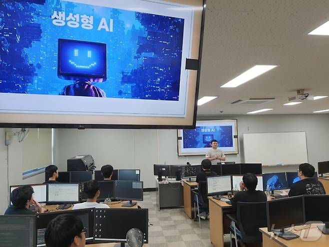 한국폴리텍IV대학 대전캠퍼스 스마트소프트웨어과가 ‘생성형 AI를 활용한 영상처리 기술’을 주제로 특강을 했다. (한국폴리텍IV대학 대전캠퍼스 제공)/뉴스1