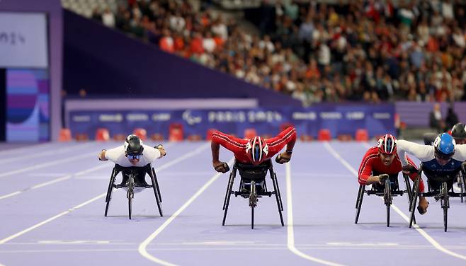 유병훈이 6일 새벽(한국시각) 프랑스 파리 에서 열린 2024년 파리패럴림픽 남자 육상 800m(T53)에서 혼신을 다해 역주하고 있다. 대한장애인체육회 제공