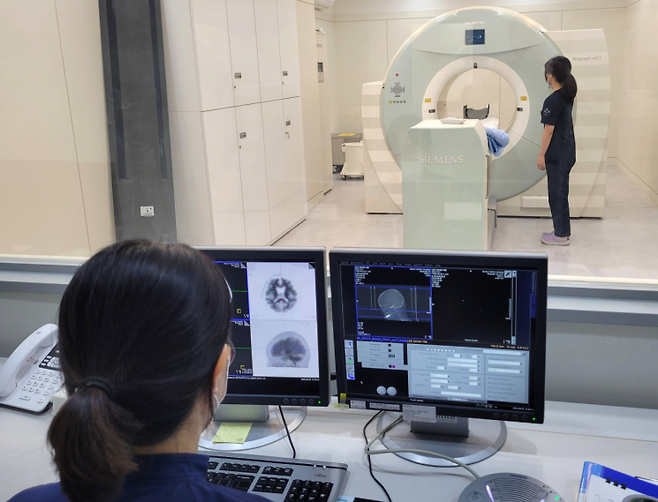 센텀종합병원 핵의학과에 설치된 PET-CT 검사실.