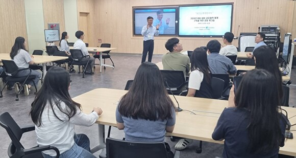 전주비전대와 조선이공대학이 공동으로 워크숍을 진행하고 있다. [사진=전주비전대학교 ]