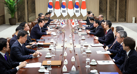 윤석열 대통령이 6일 서울 용산 대통령실 청사에서 기시다 후미오 일본 총리와 한일 확대정상회담을 하고 있다. 2024.09.06. [사진=뉴시스]