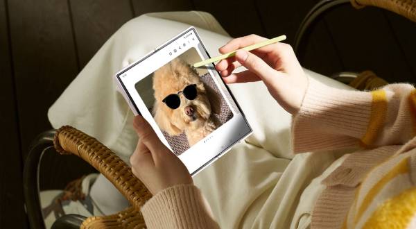 A demonstration of the ‘Sketch to Image’ feature on the ‘Galaxy Z Fold6,’ which converts simple sketches into refined AI-generated images. [Courtesy of Samsung Electronics Co.]
