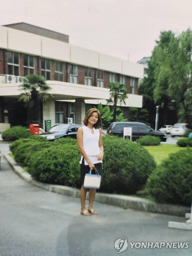 2002년 부산교대 3학년 시절, 학교에서 윤미숙 부위원장 [본인 제공]