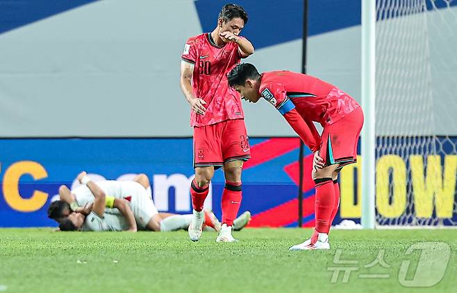 5일 오후 서울 마포구 서울월드컵경기장에서 열린 2026 국제축구연맹(FIFA) 북중미 월드컵 아시아 3차 예선 B조 1차전 대한민국과 팔레스타인의 경기, 대한민국 손흥민이 0대0 무승부 후 아쉬워하고 있다. 2024.9.5/뉴스1 ⓒ News1 김도우 기자