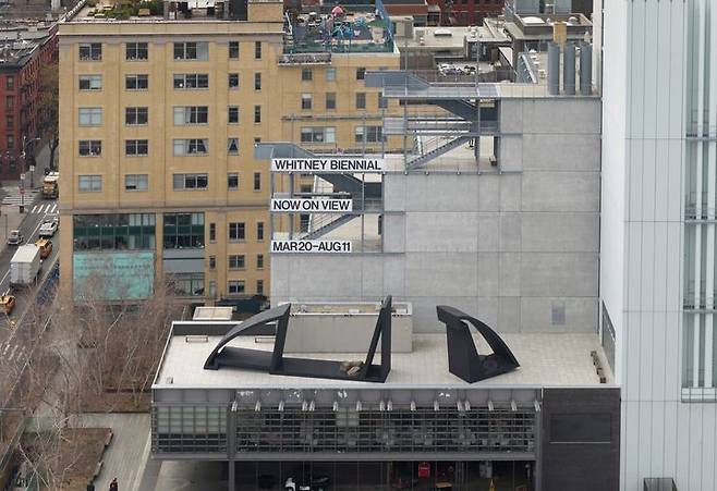 Installation view of Whitney Biennial 2024: Even Better Than the Real Thing (Whitney Museum of American Art, New York, March 20- August 11, 2024). Torkwase Dyson, Liquid Shadows, Solid Dreams (A Monastic Playground), 2024. Photograph by Ron Amstutz. 사진=휘트니미술관 제공. *재판매 및 DB 금지