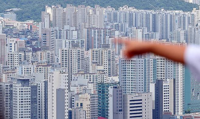 서울 중구 남산에서 바라본 서울 도심 아파트 단지 모습. 뉴스1