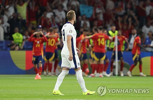 영국 공영방송 BBC에 따르면 잉글랜드 축구대표팀 주장 해리 케인(바이에른 뮌헨)은 우승에 대한 열망을 드러냈다. 우승과 인연이 없는 선수로 유명한 케인은 지난 7월 유로 2024 결승전에서 스페인에 1-2로 패해 눈앞에서 생애 첫 메이저 대회 트로피를 들어올릴 기회를 놓쳤다. 연합뉴스