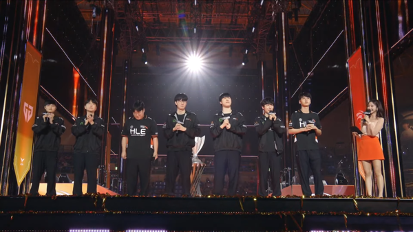 - 우승 인터뷰 중인 한화생명 e스포츠 선수들&nbsp;