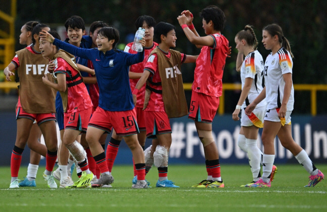 박윤정 감독이 이끄는 대한민국 U-20 여자대표팀이 2024 FIFA U-20 여자월드컵에서 독일을 제압하고 10년 만에 16강 진출에 성공했다. <저작권자(c) 연합뉴스, 무단 전재-재배포, AI 학습 및 활용 금지>