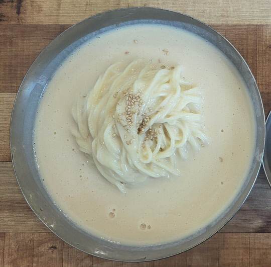 맛집으로 소문난 대성콩국수의 콩국수.