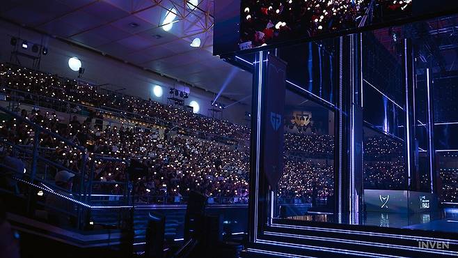 ▲ 젠지를 응원하는 노란색 불과