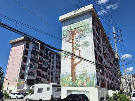 서울 용산구 서부이촌동에 위치한 중산시범 아파트. 올해로 54살이다.  사진 한은화 기자