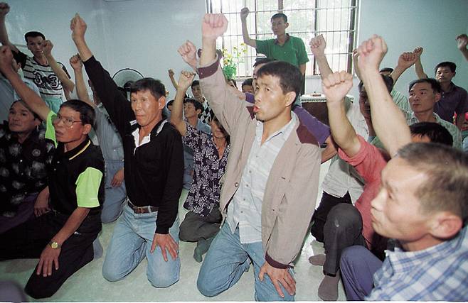 1998년 민간조사단이 충남 연기군 양지원을 발문했을 때 \"단 한번도 외부와 연락한 적이 없느냐\"는 인권운동사랑방 관계자들의 질문에 대다수가 손을 들었다. 한겨레 자료사진