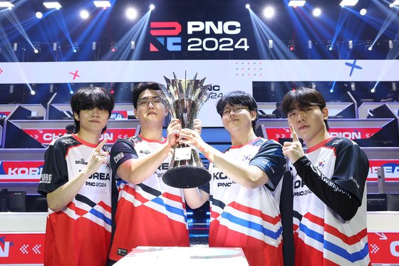 배틀그라운드 국가대항전 ‘PNC 2024’ 대한민국 2연패 (왼쪽부터) '이노닉스' 나희주 선수, '서울' 조기열 선수, '살루트' 우제현 선수, '헤븐' 김태성 선수