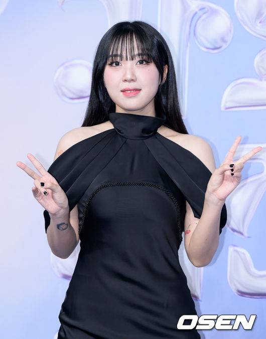 [OSEN=이대선 기자] 21일 오후 인천 영종도 인스파이어 아레나에서 ‘2024 SBS 가요대전 서머(2024 SBS 가요대전 Summer)’ 블루카펫 행사가 열렸다.‘2024 SBS 가요대전 Summer’는 잔나비를 비롯해 NCT 127, 온앤오프, Stray Kids, (여자)아이들, 투모로우바이투게더, 이영지, CRAVITY, WOOAH, STAYC, 엔하이픈, NMIXX, IVE, 르세라핌, 뉴진스, xikers, KISS OF LIFE, ZEROBASEONE, NCT WISH, 아일릿까지 총 20팀의 아티스트가 출연한다.가수 이영지가 블루카펫을 밟고 있다. 2024.07.21 /sunday@osen.co.kr