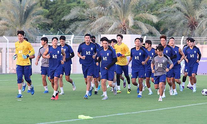 축구 국가대표 선수들이 8일 오후(현지시간) 알 시브 스타디움에서 팀 훈련을 하고 있다. 연합뉴스