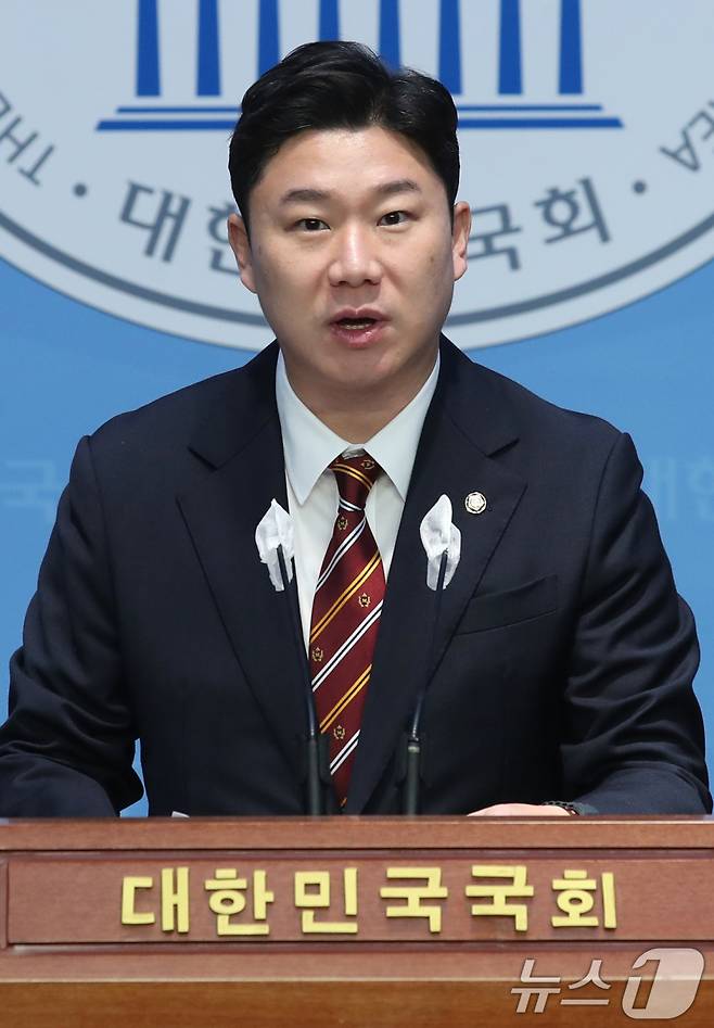 진종오 국민의힘 의원이 9일 오전 서울 여의도 국회 소통관에서 체육계 비리 국민 제보 센터 중간보고 기자회견을 하고 있다. /사진=뉴스1