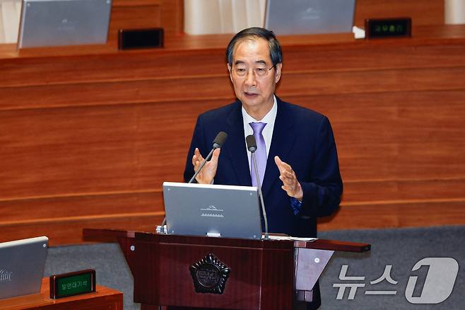 한덕수 국무총리가 10일 오후 서울 여의도 국회 본회의장에서 정동영 더불어민주당 의원의 외교·통일·안보 분야 대정부질문에 답하고 있다. 2024.9.10/뉴스1 ⓒ News1 안은나 기자