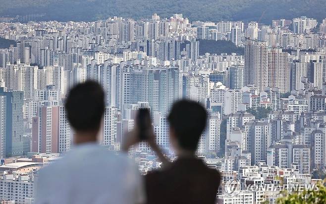 서울 남산에서 바라본 아파트 단지 모습. 연합뉴스