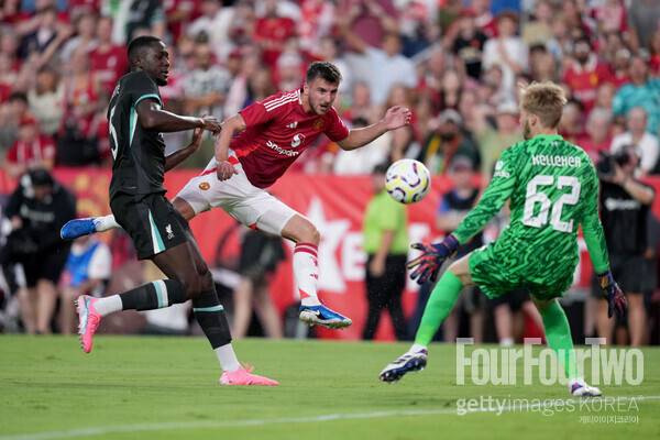 사진=게티이미지. 유럽축구 이적시장 전문가 파브리시오 로마노에 따르면, 켈러허는 최근 이적에 대한 생각을 드러냈다. 그는 "나는 지난 몇 년 동안, No.1이 되기 위해 떠나고 싶다는 의사를 확실히 드러냈다. 때때로 밖에서 봤을 때, 이런 결정은 100% 내가 한 것이라고 보일 수도 있겠지만 언제나 내 손에 달려 있지는 않을 수도 있다"라고 밝혔다.