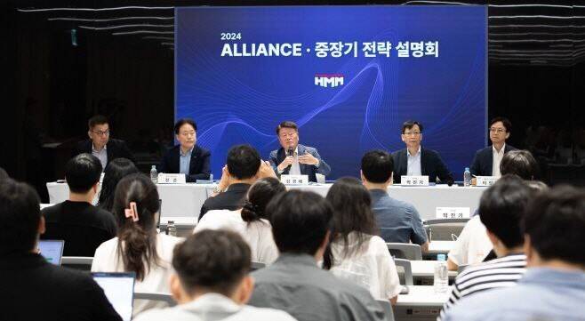 김경배 에이치엠엠 사장이 10일 서울 여의도 본사에서 기자간담회를 열었다. HMM 제공