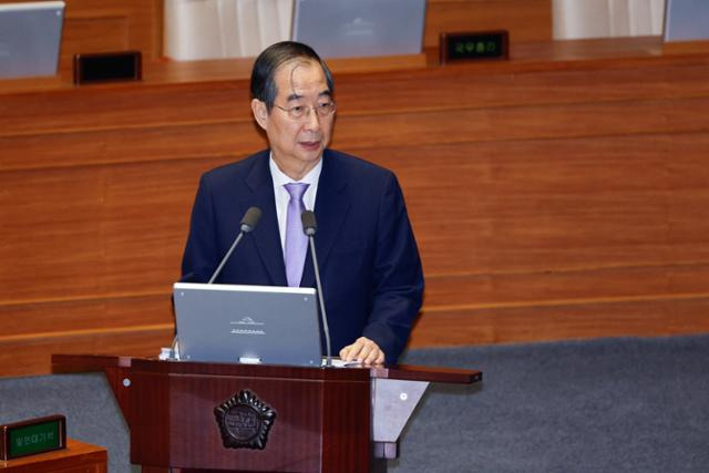 한덕수 국무총리가 10일 서울 여의도 국회 본회의장에서 윤상현 국민의힘 의원의 외교·통일·안보 분야 대정부질문에 답하고 있다. 뉴스1