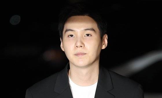 '전동스쿠터 음주운전' 혐의를 받고 있는 그룹 방탄소년단(BTS)의 멤버 슈가(본명 민윤기)가 지난달 23일 서울 용산경찰서에 출석하며 입장을 밝히고 있다. 뉴스1