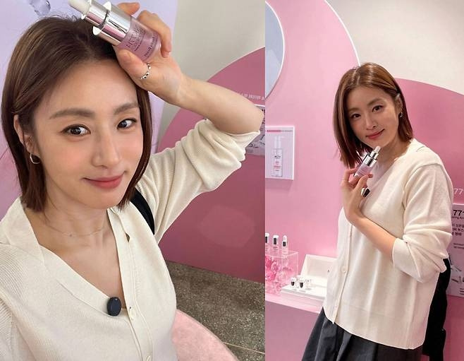 강소라가 더 어려진 카디건-미니스커트 나들이룩을 선보였다.사진=강소라 sns