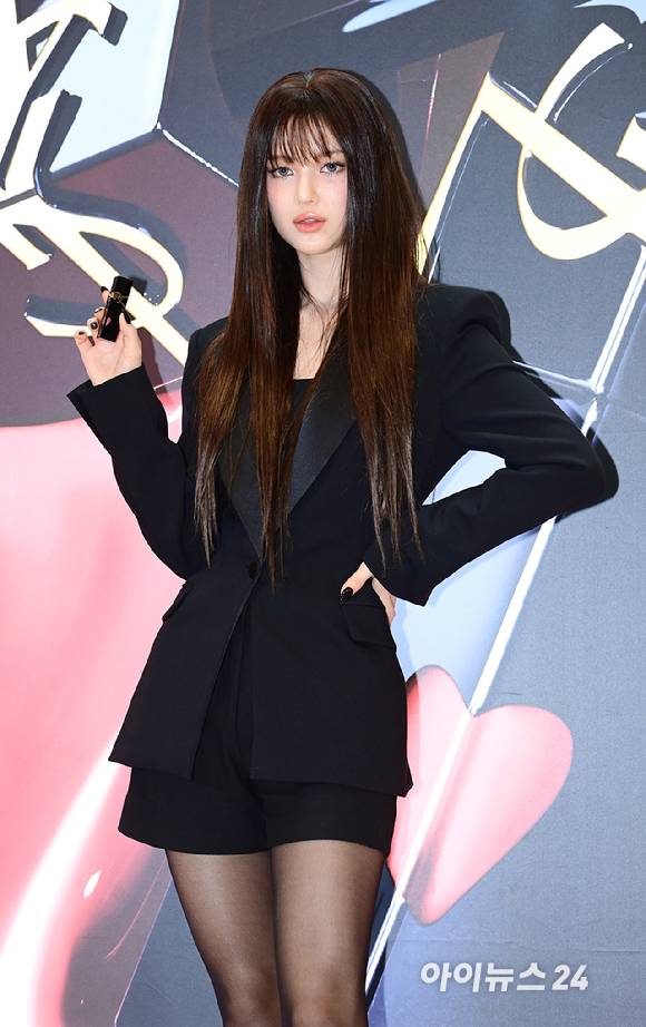 '시크함에 섹시 한 스푼'그룹 뉴진스 다니엘이 10일 오후 서울 소공동 롯데백화점 봄점에서 열린 뷰티 브랜드 신제품 론칭 팝업 행사에 참석하고 있다. [사진=정소희 기자]