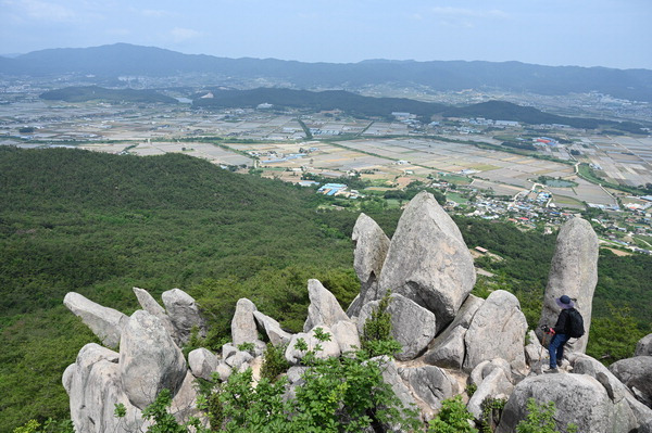 경북 경주 마석산. 저마다 개성이 강하고 아름다운 산이다.